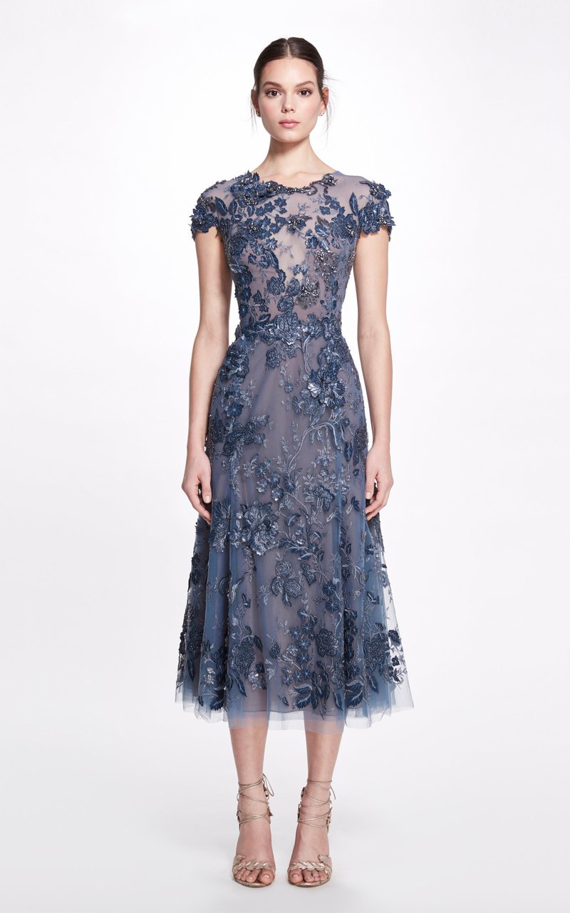 Vestido evasé con manga casquillo