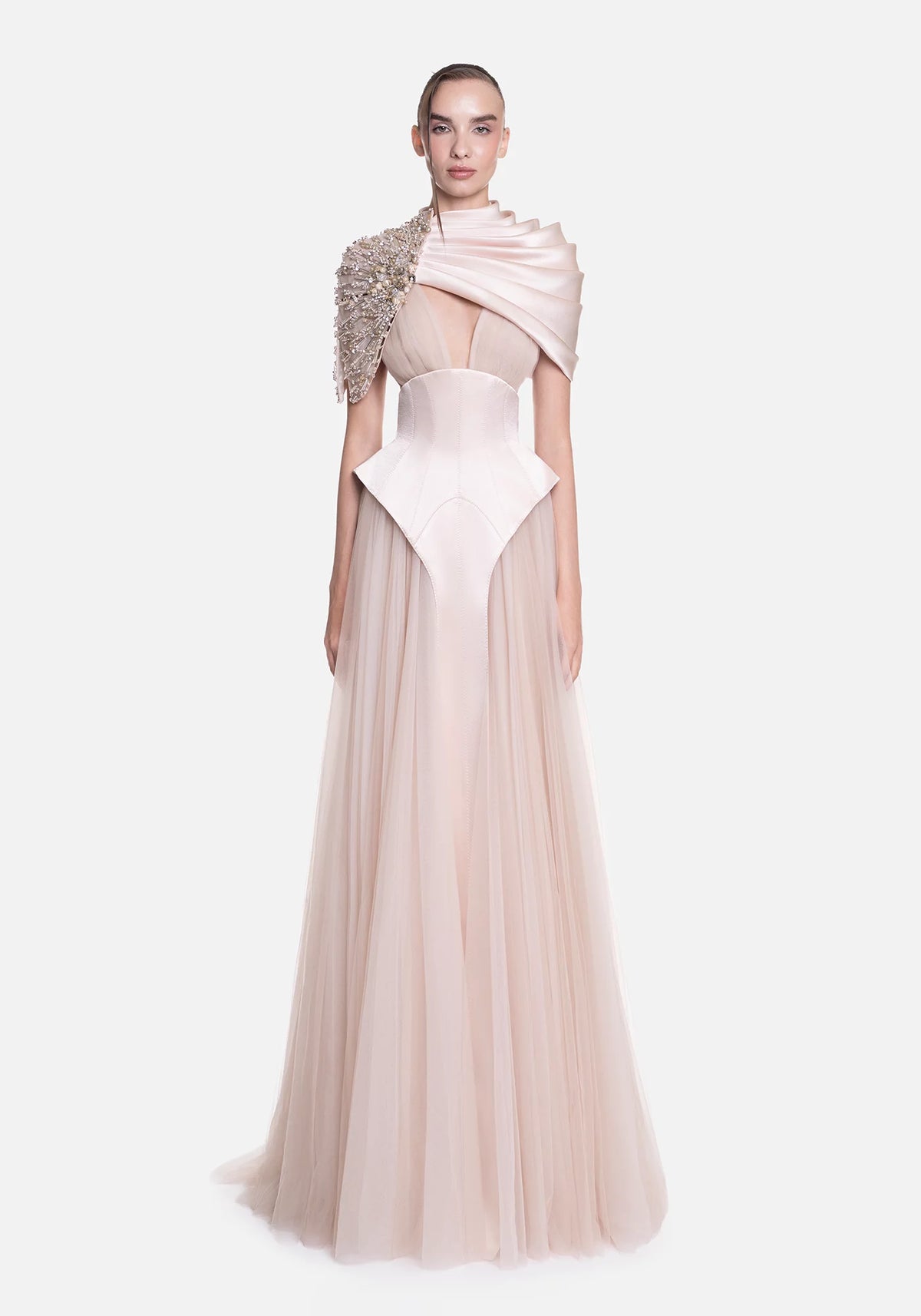 Vestido con capa al hombro