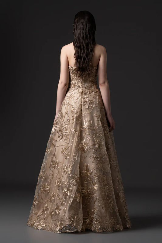 Vestido sin tirantes bordado de rafia