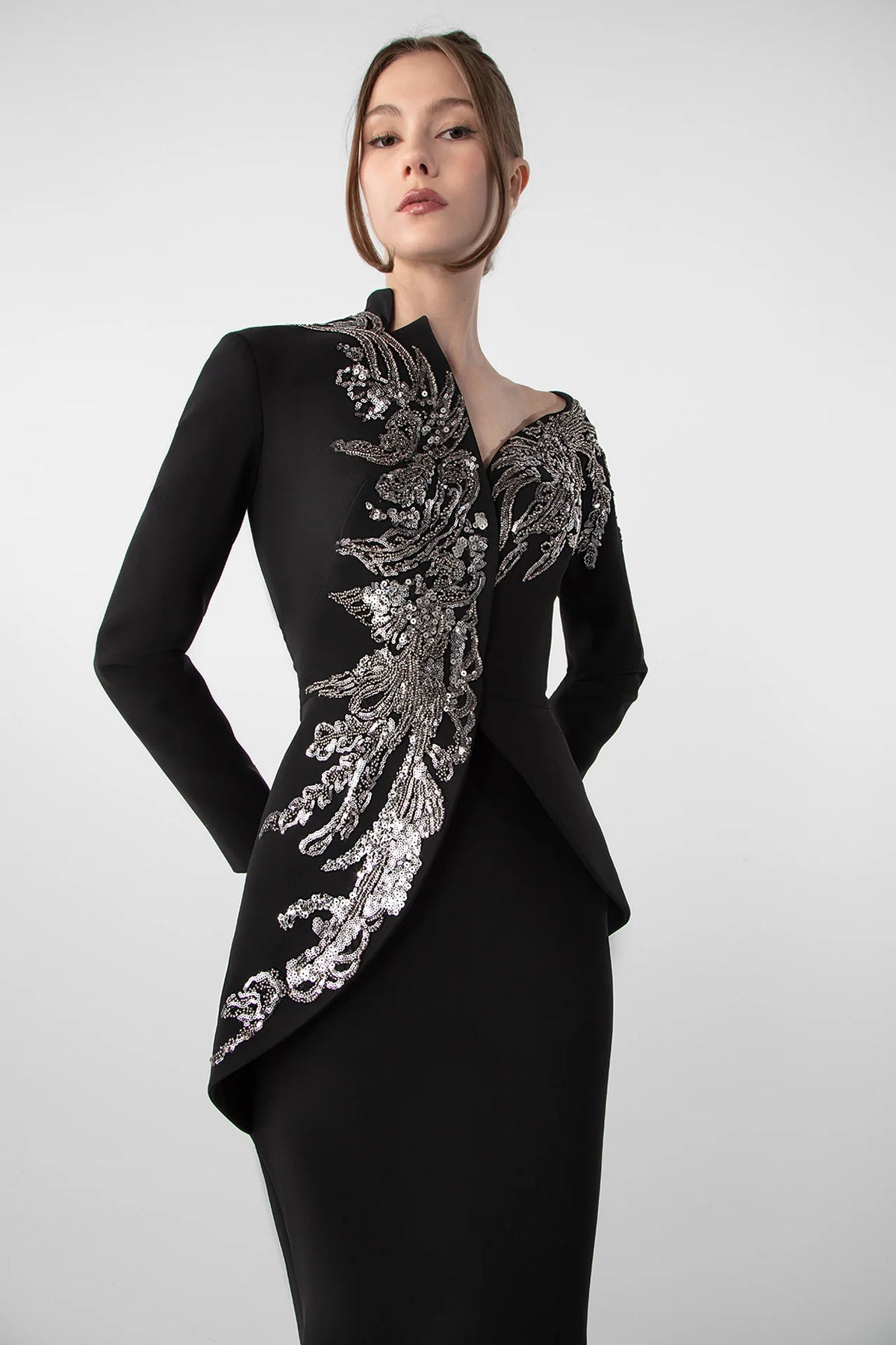 Vestido de crepé con perlas y cuentas