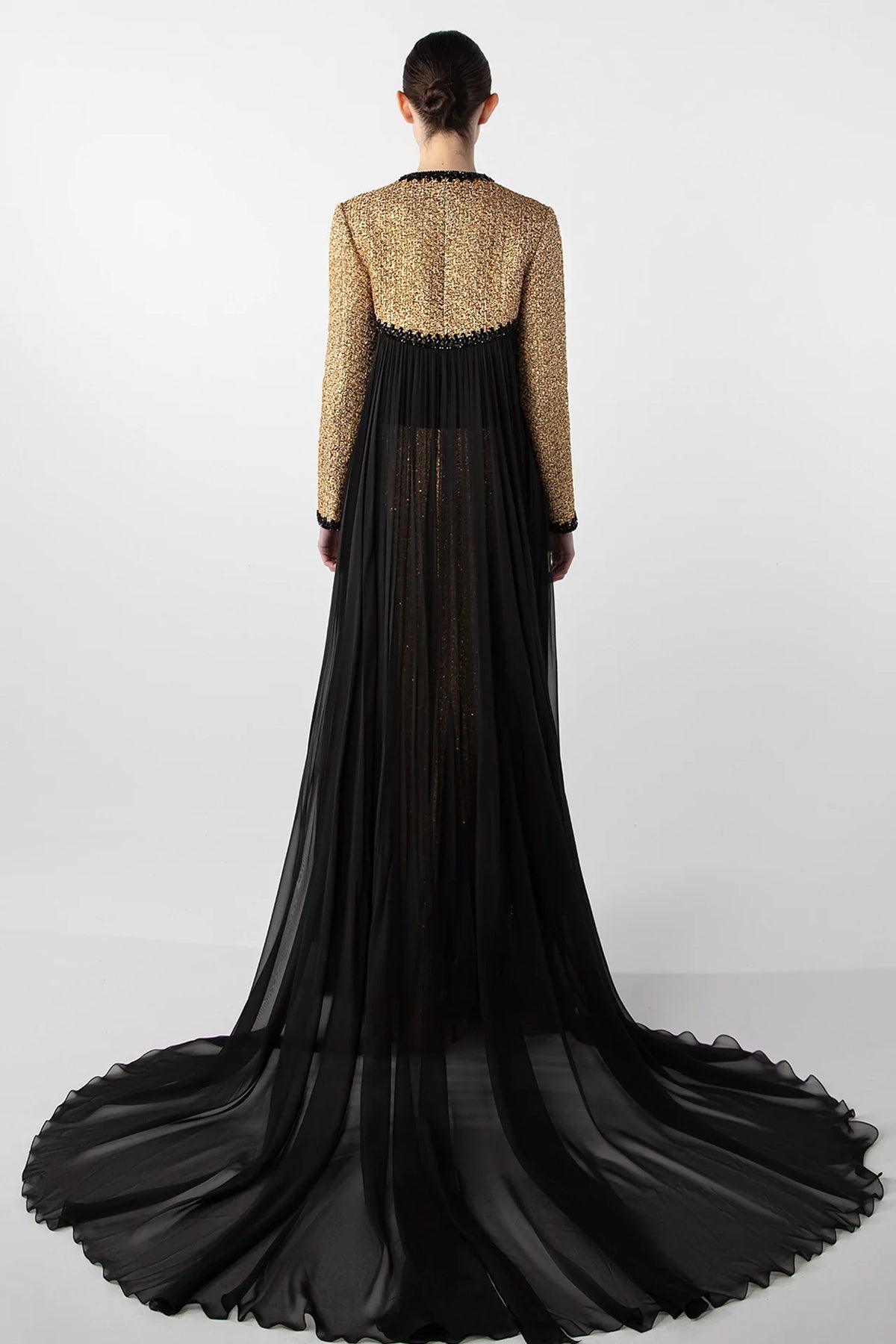Vestido largo de tweed y gasa sin tirantes con chaqueta
