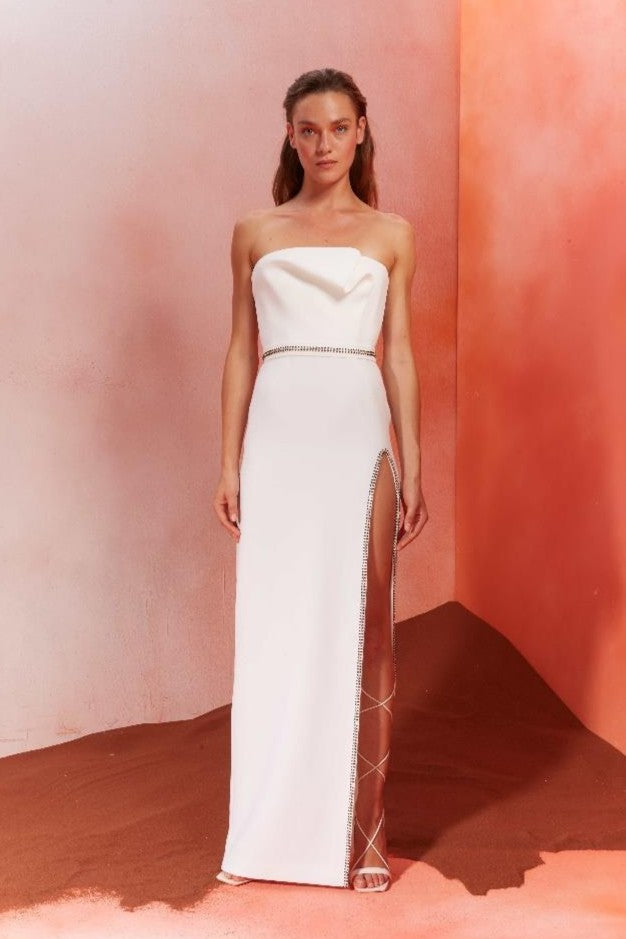Vestido de mikado y crepé sin tirantes
