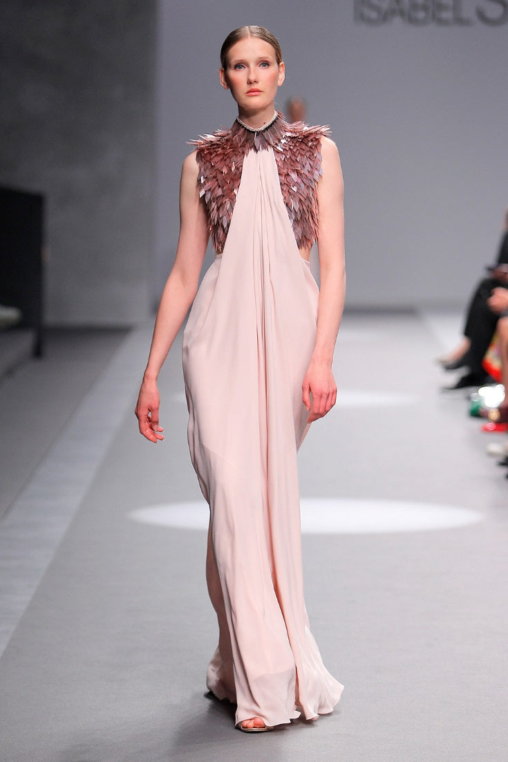 R-Sleeveless Banner Gown