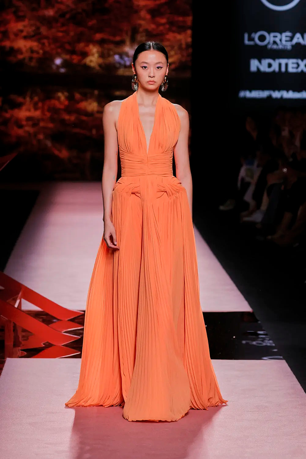 Sleeveless Bach Gown