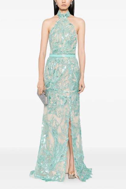 Vestido bordado con cuello halter