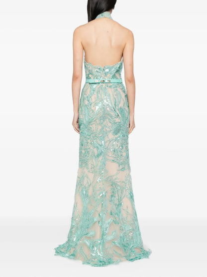 Vestido bordado con cuello halter