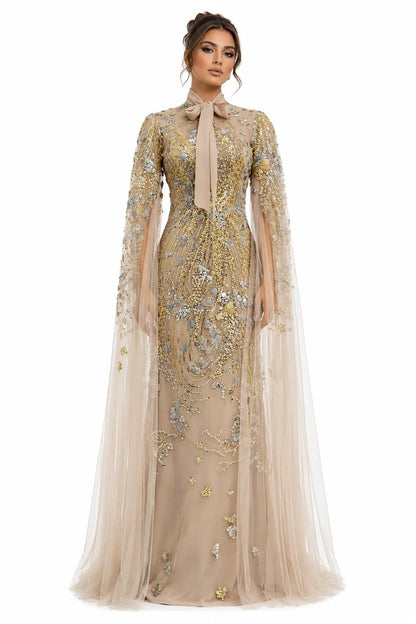 Vestido de gala de línea A de tul con cuello alto y detalle de muselina