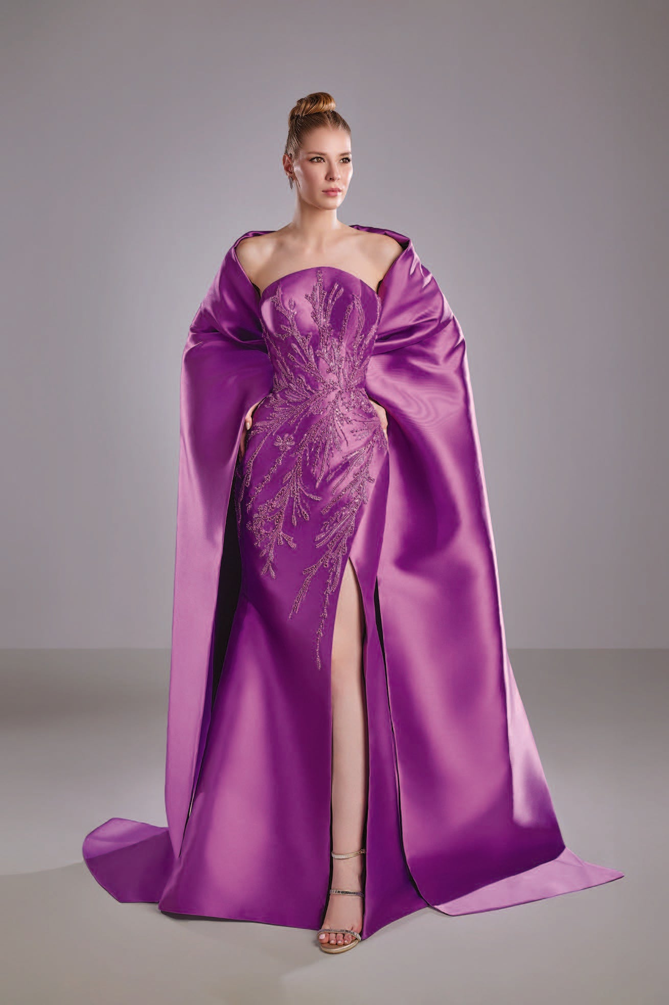 Cape Mikado with Embroidered Lace