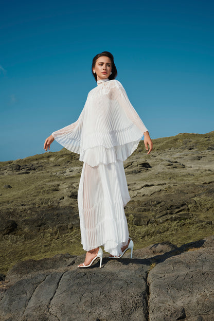 Vestido largo plisado con detalles de encaje