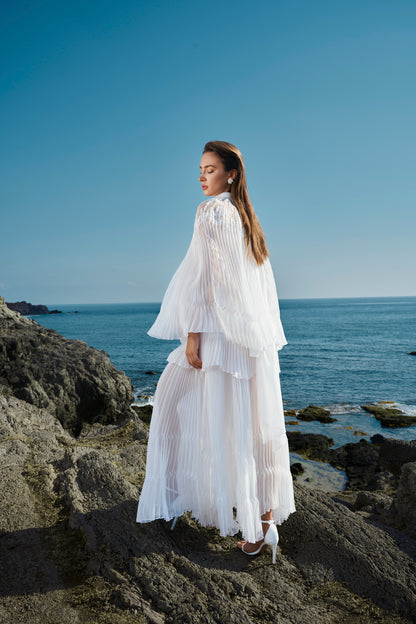 Vestido largo plisado con detalles de encaje
