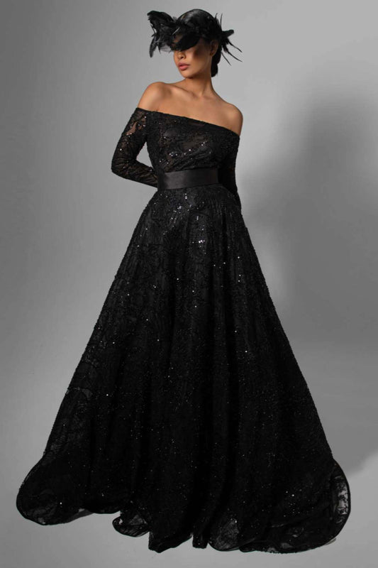 Vestido de gala con hombros descubiertos
