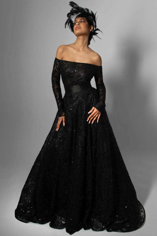 Vestido de gala con hombros descubiertos