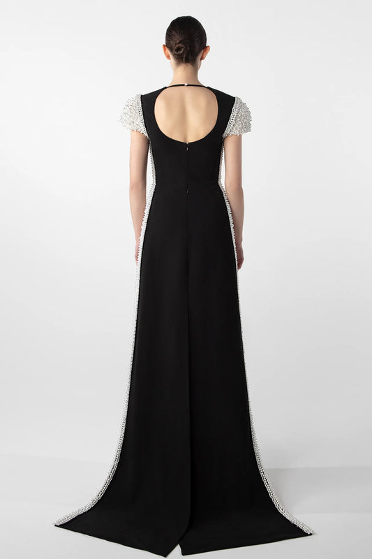 Vestido con bordados de perlas