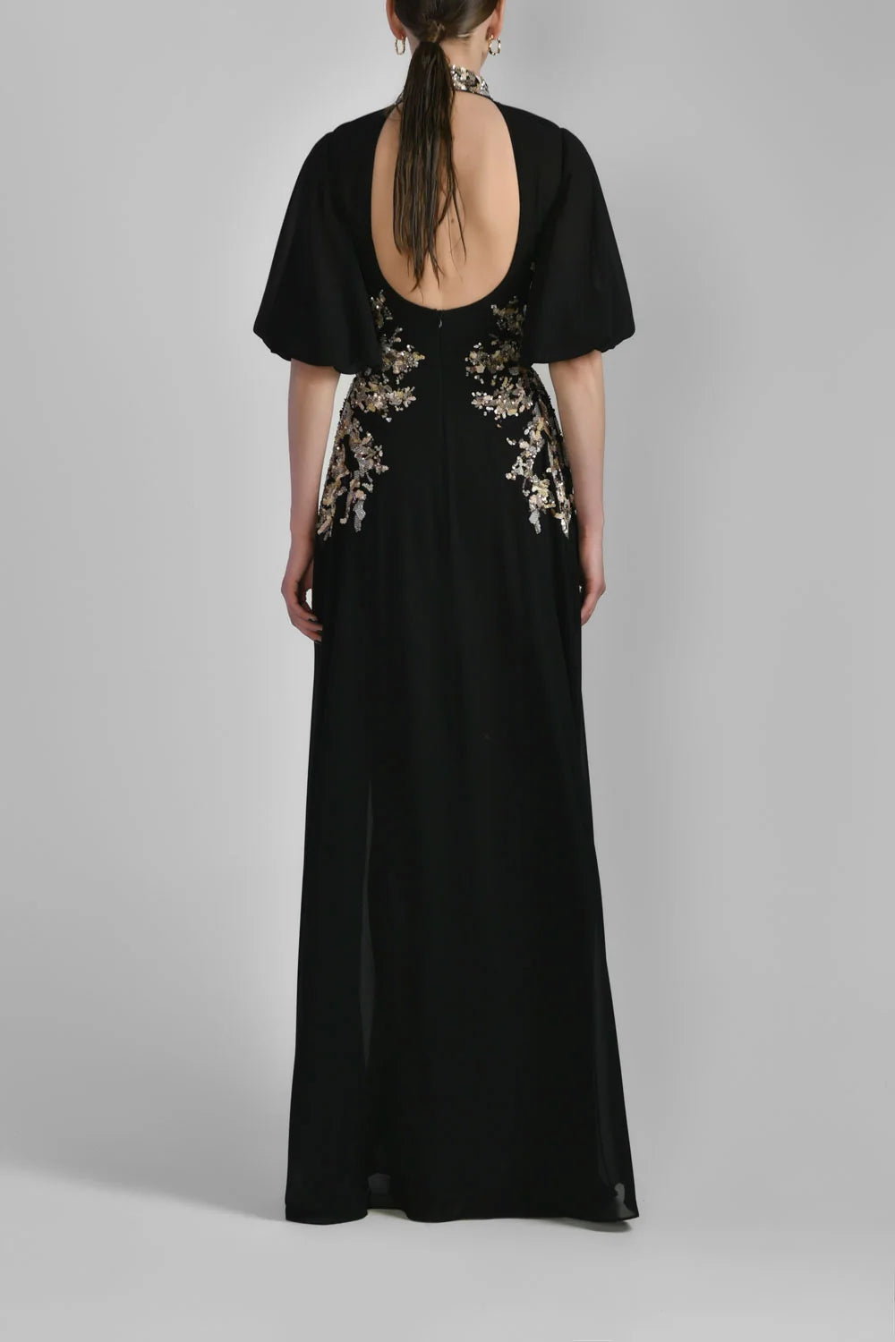 Vestido largo de georgette crepé con cuentas
