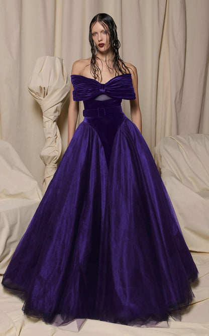 Encantador vestido de gala de terciopelo y tul