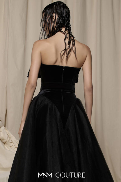 Encantador vestido de gala de terciopelo y tul