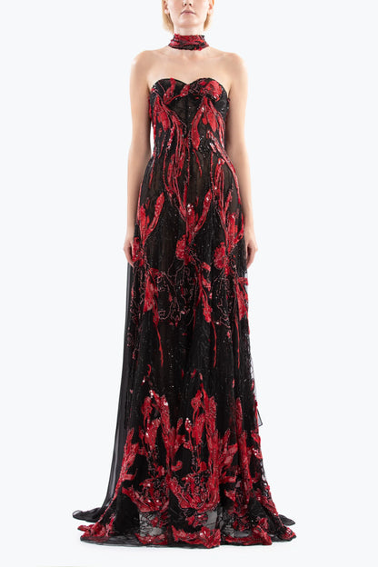 Vestido de noche sin tirantes bordado